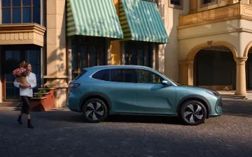 Az E5 családi SUV-ra kínált 1,5 millió forintos árelőnnyel gyorsítaná az elektromos átállást a Geely a C-SUV szegmensben